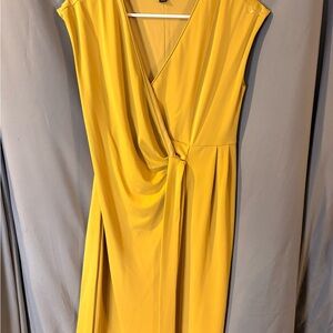 Ann Taylor Petite Yellow Wrap Dress Tie Belted Sleeveless V-Neck Knee Length 0P